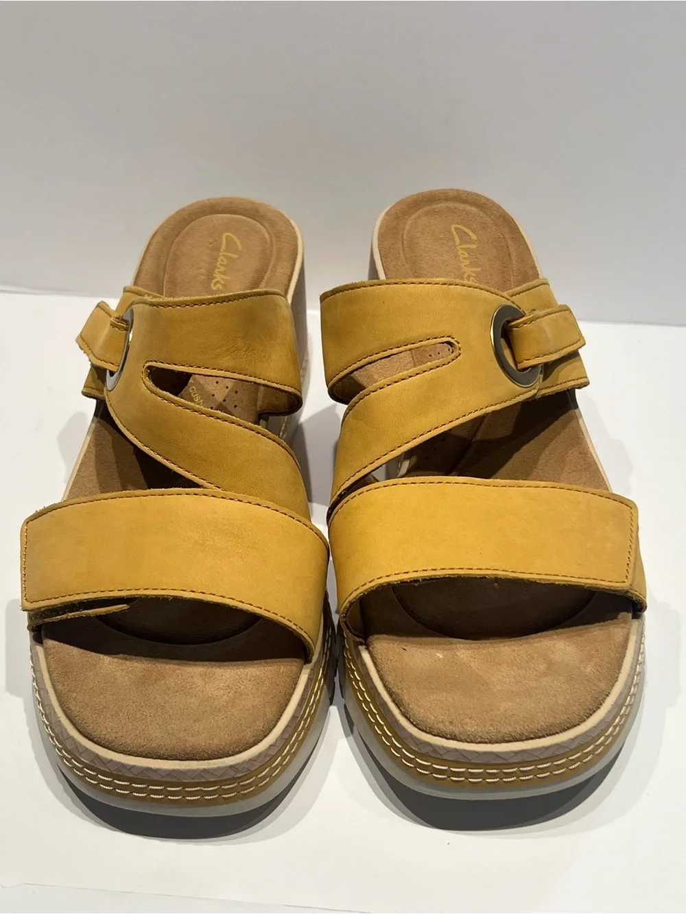Clarks Kidiki Cove Yellow Nubuck Sz 9
